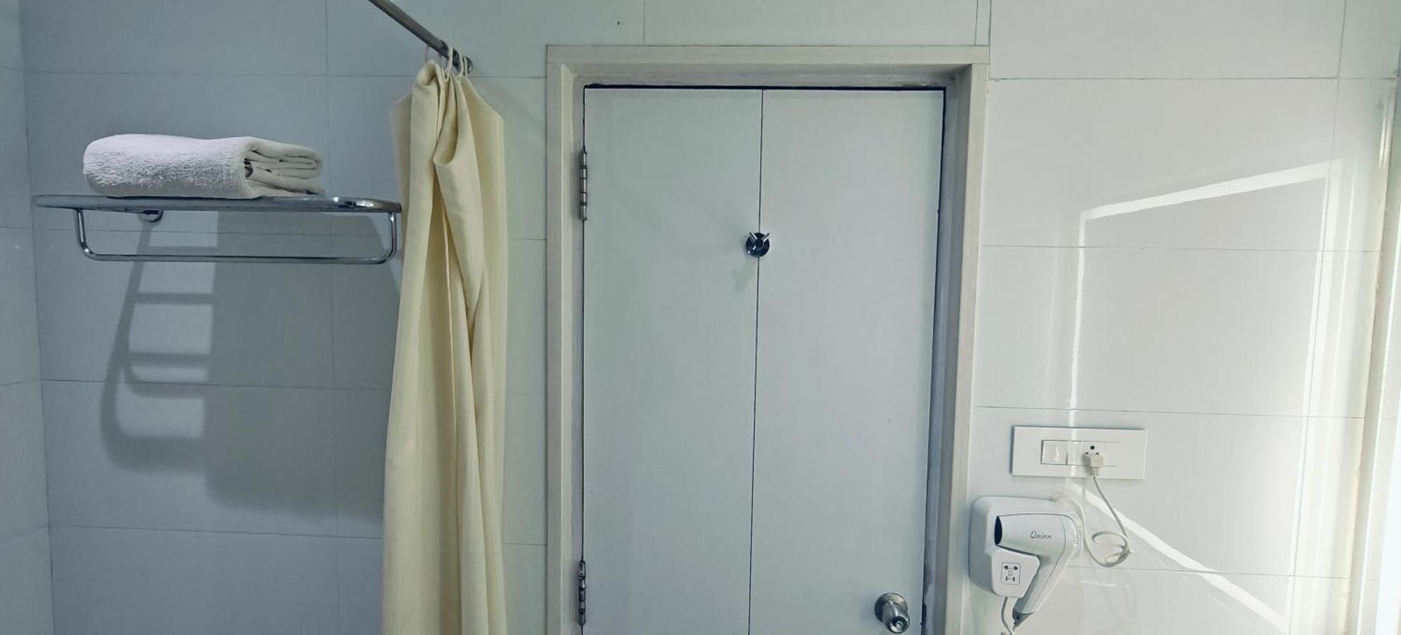 Executive Suite,1723029828:JPEG
